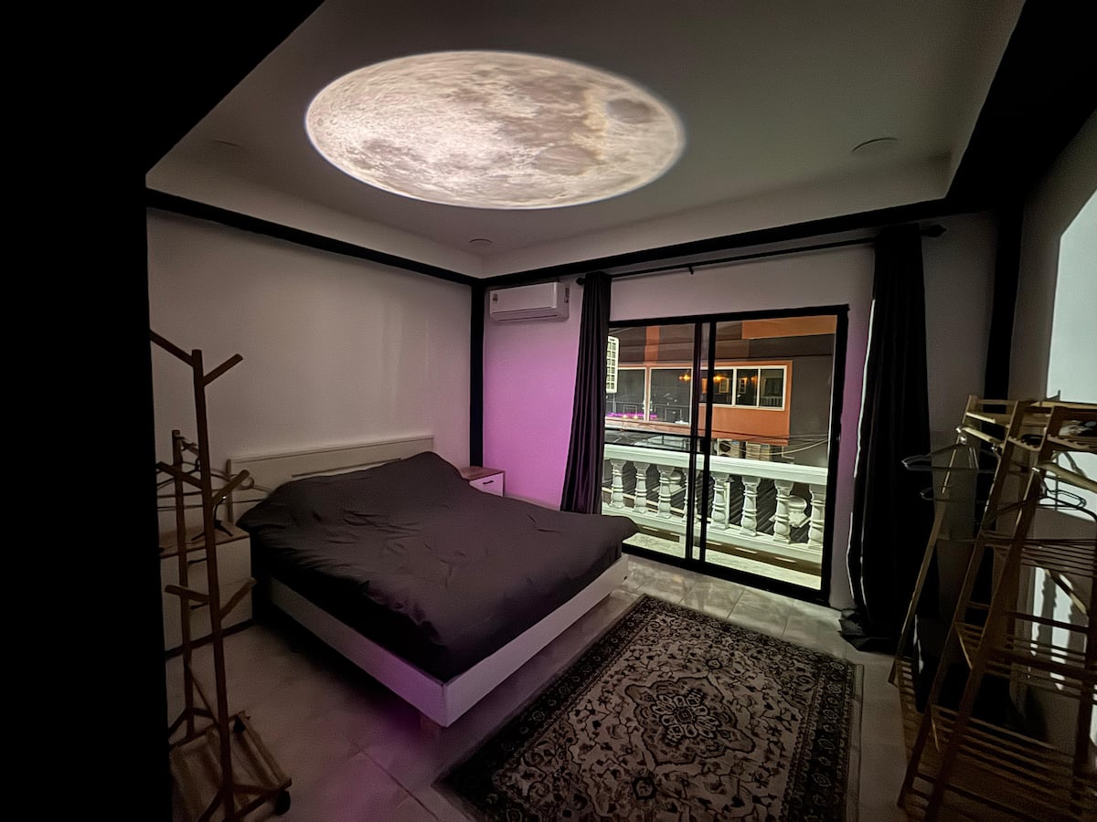 Moon Ceiling 1+1 Süit — Şehir Balkonlu — 1
